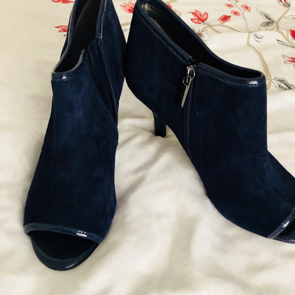 Never worn Marc Fisher work heels! Size 8